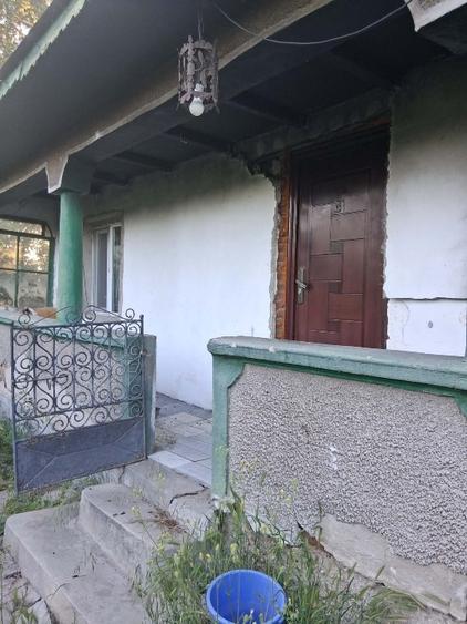 Casă cu 4 camere cu Teren 2800 Mp în Săceni