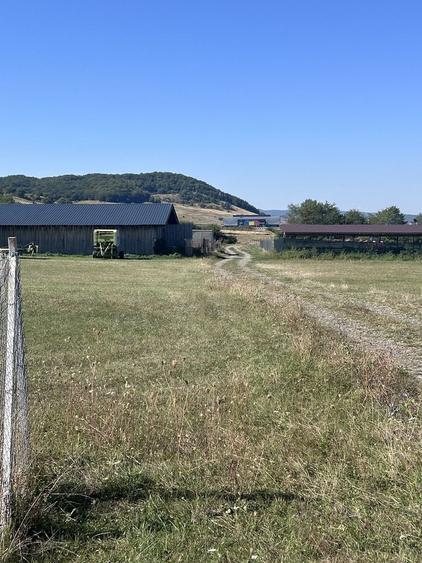Teren de 2000 mp, în Periferie