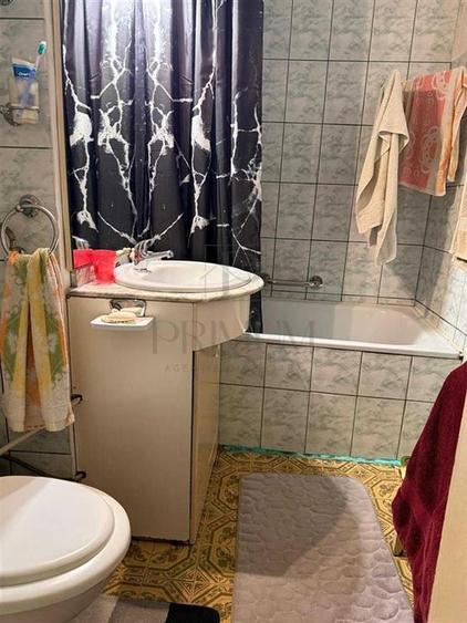 Apartament cu 3 camere decomandat în Lipovei