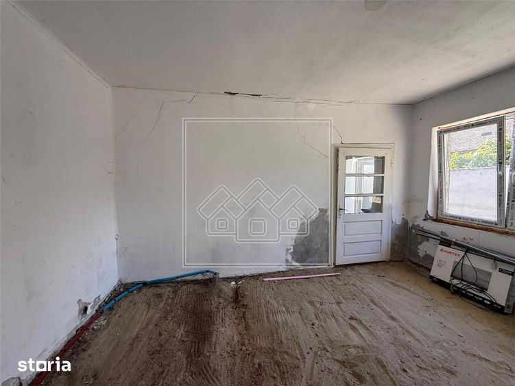 Casă cu 4 camere cu Teren 1418 Mp în Șeica Mare