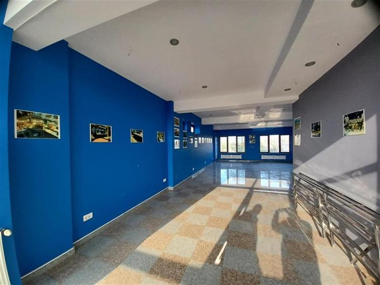Apartament cu 8 camere decomandat în Central