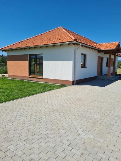 Casă cu 4 camere în Vulcan