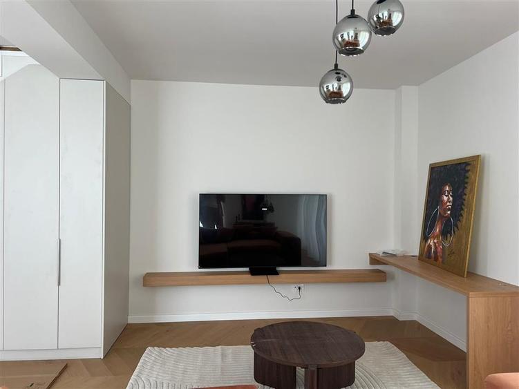 Casă cu 3 camere cu Teren 350 Mp în Exterior Vest