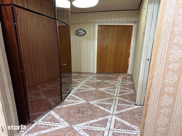 Apartament cu 4 camere decomandat în Berceni