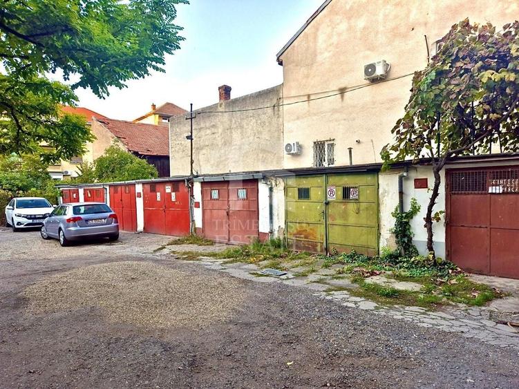 Apartament cu 3 camere semidecomandat în Complex Studențesc