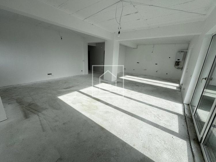 Penthouse cu 3 camere decomandat în Mihai Viteazul
