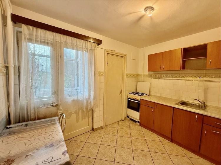 Apartament cu 3 camere decomandat în Popoveni