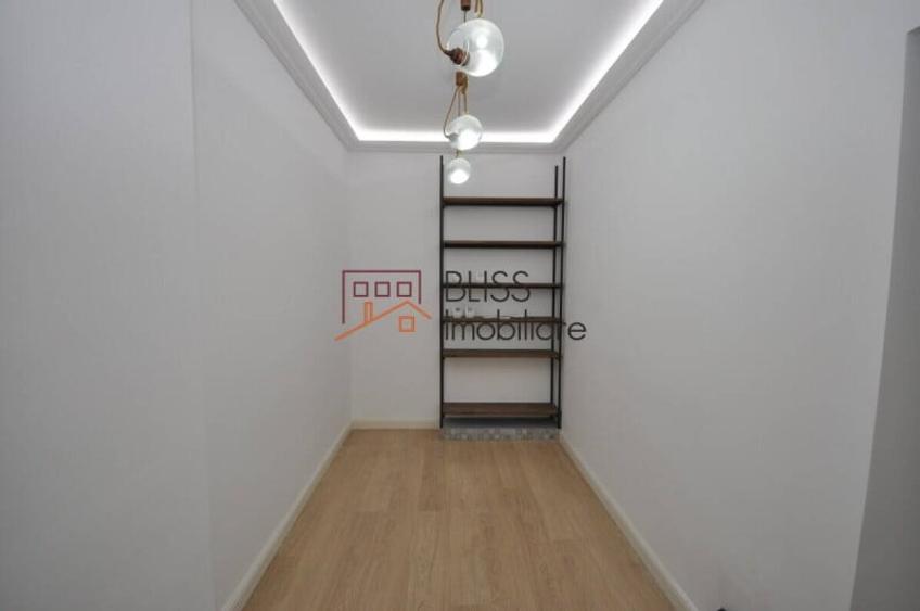Apartament cu 3 camere semidecomandat în Victoriei