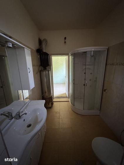 Casă cu 3 camere cu Teren 3649 Mp în Păulești