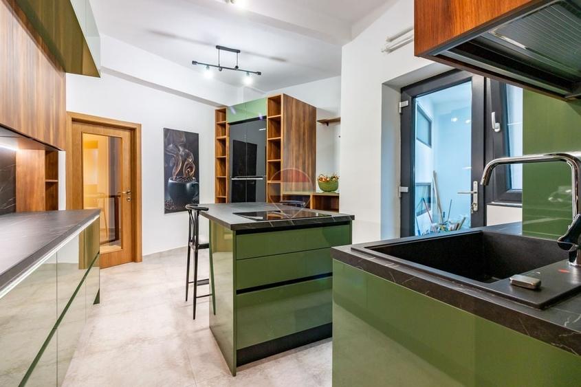 Apartament cu 4 camere semidecomandat, mobilat în Foișorul de Foc