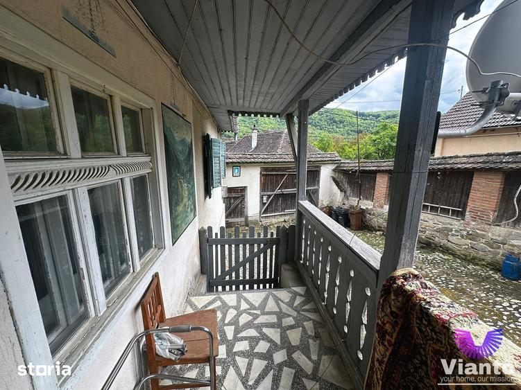 Casă cu 3 camere cu Teren 1100 Mp în Central