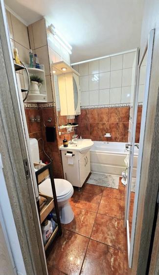 Apartament cu 3 camere decomandat în Sud