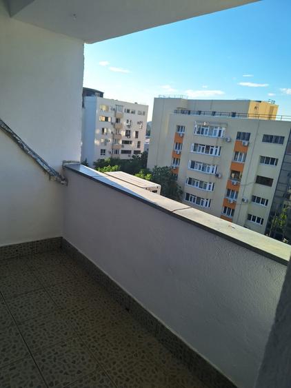 Apartament cu 4 camere decomandat în Calea Călărașilor
