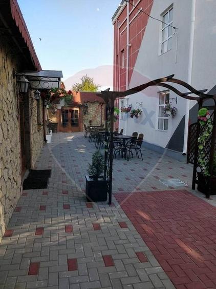 Spațiu comercial, de 325 mp, în Piața Centrală