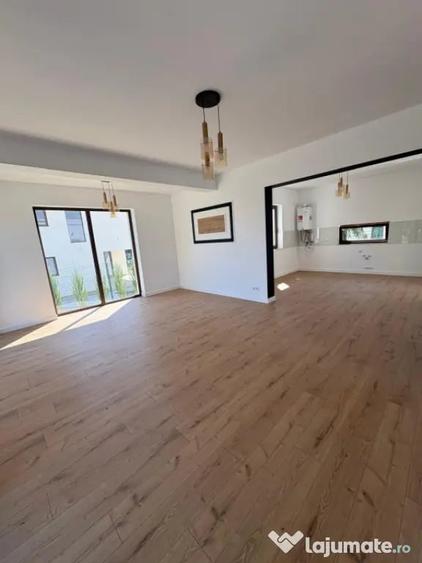 Casă cu 4 camere cu Teren 455 Mp în Central