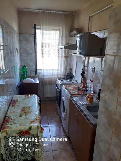 Apartament cu 2 camere decomandat în Polovragi