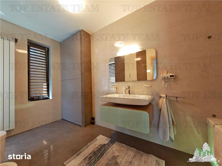 Casă cu 6 camere cu Teren 1000 Mp în Corbeanca
