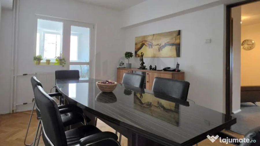 Apartament cu 4 camere semidecomandat în Universitate