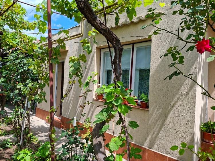Casă individuală cu 3 camere cu Canalizare în Faleza Nord