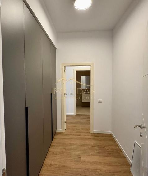 Apartament cu 3 camere semidecomandat, mobilat în Băneasa