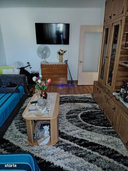 Apartament cu 3 camere decomandat în Calarași 4
