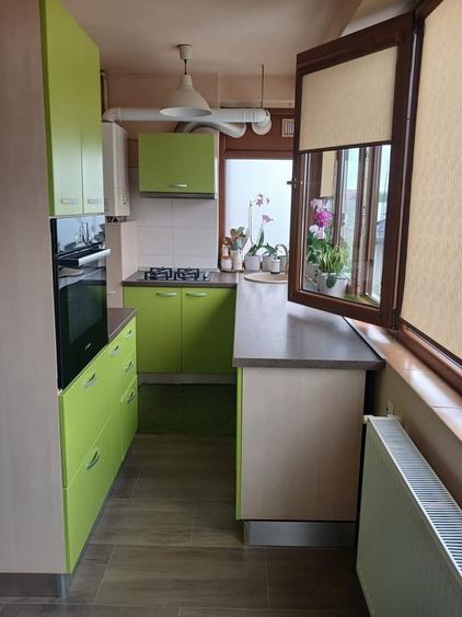 Apartament cu 3 camere decomandat în Olteni