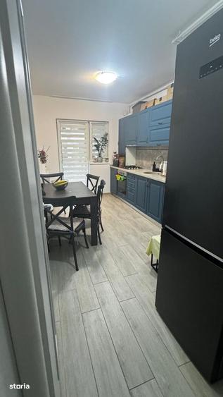 Apartament cu 3 camere decomandat în Exterior Vest