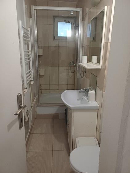 Apartament cu 2 camere semidecomandat în Craiovița Nouă