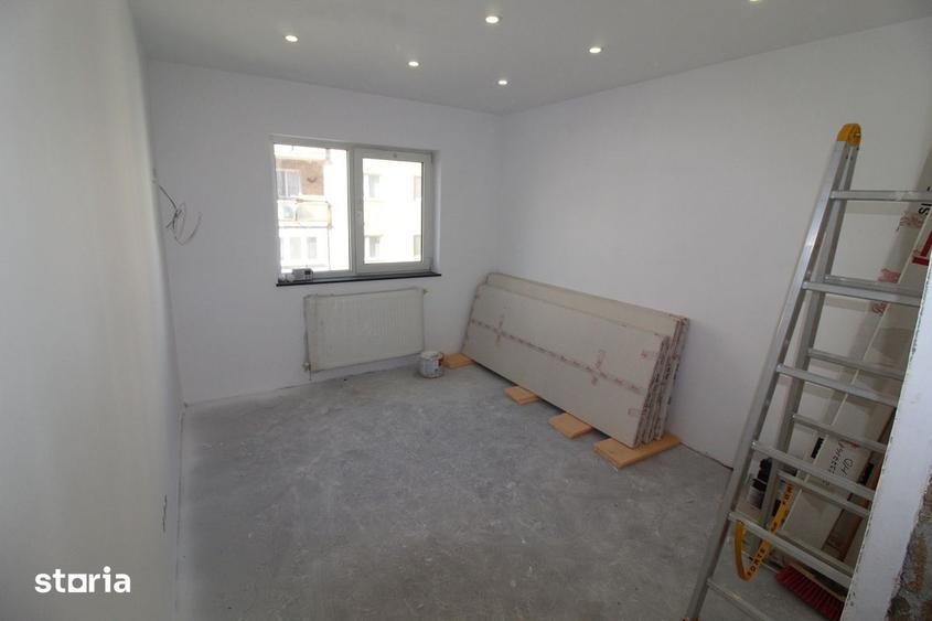 Apartament cu 4 camere decomandat în Central
