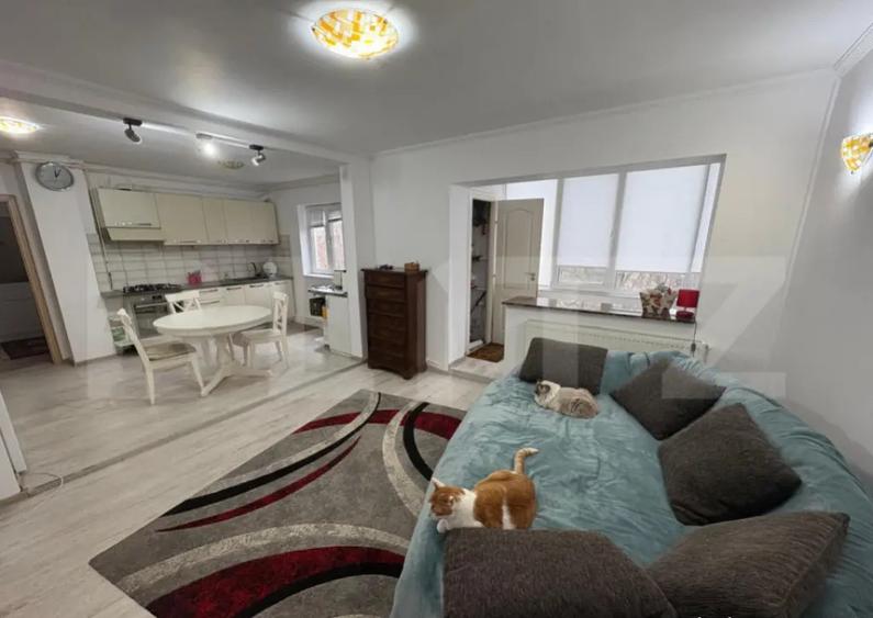 Apartament cu 4 camere semidecomandat, mobilat în Piața Centrală