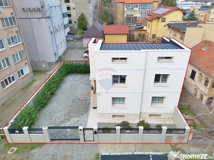 Casă cu 7 camere cu Teren 357 Mp în Romanilor