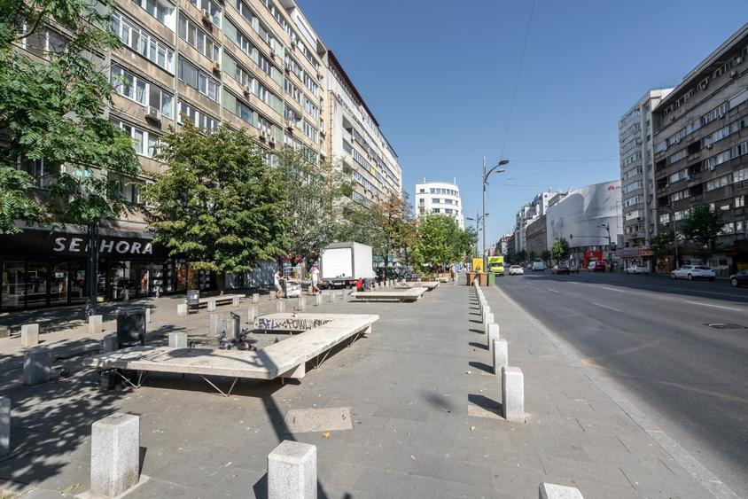 Apartament cu 2 camere semidecomandat, mobilat în P-ța Universității