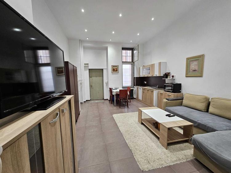 Apartament cu 2 camere semidecomandat în Ultracentral