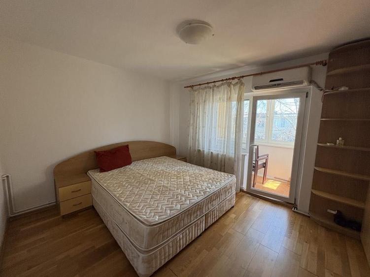 Apartament cu 3 camere decomandat în Păcii