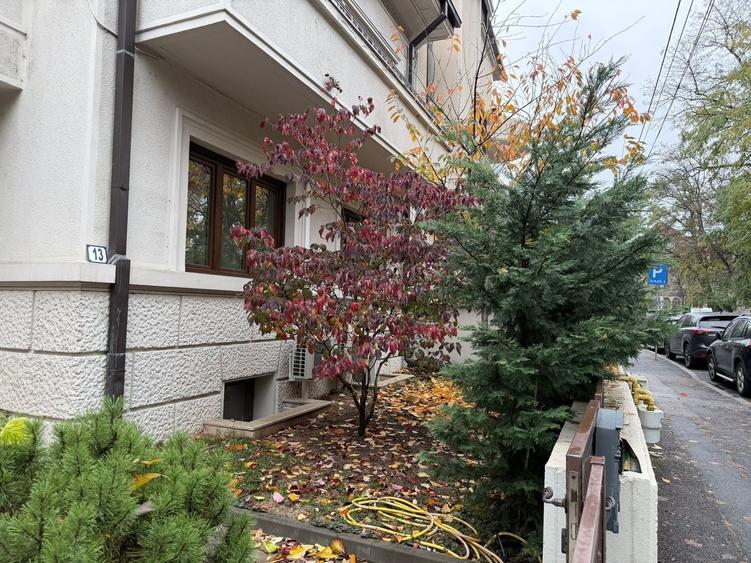 Apartament cu 4 camere semidecomandat, mobilat în Aviatorilor