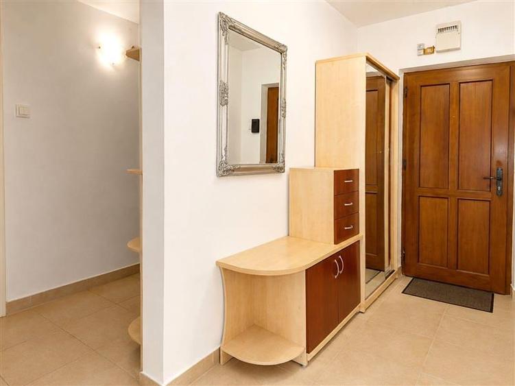 Apartament cu 4 camere decomandat, mobilat în Ultracentral