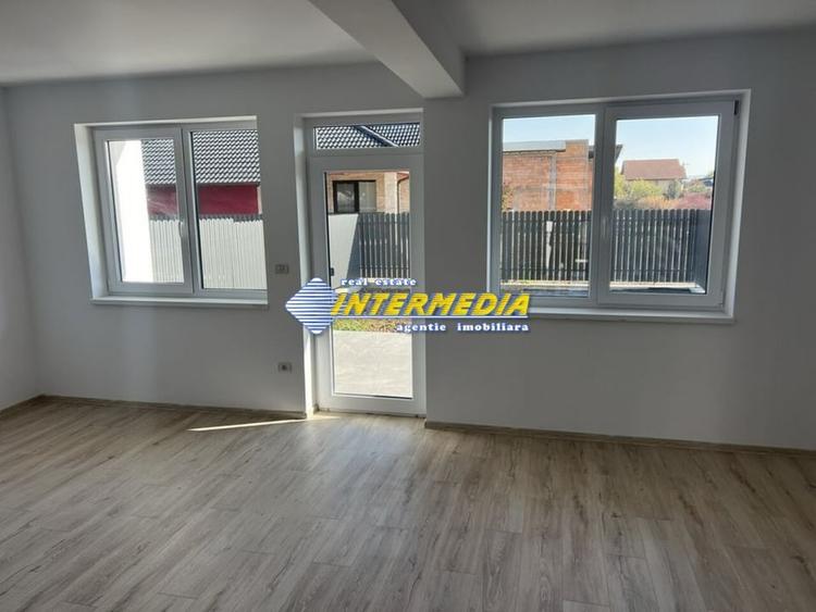 Casă individuală cu 4 camere cu Canalizare în Cetate