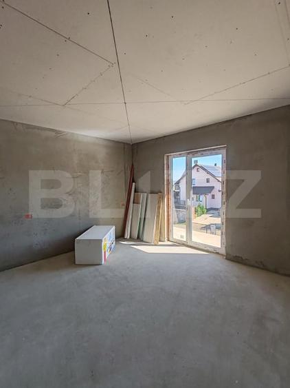 Duplex cu 4 camere cu Canalizare în Periferie