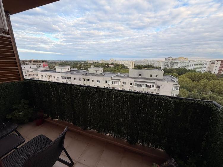 Apartament cu 3 camere semidecomandat, mobilat în Pantelimon