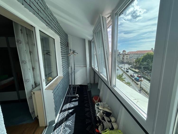 Apartament cu 3 camere decomandat, mobilat în Central