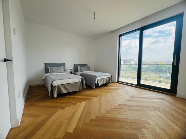 Duplex cu 5 camere cu Piscina în Central