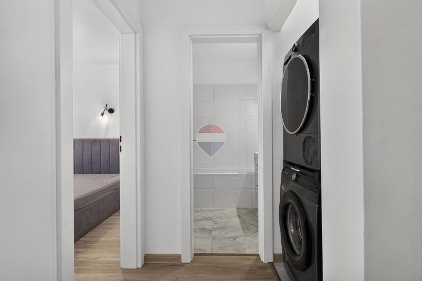 Apartament cu 4 camere decomandat, mobilat în Polivalentă