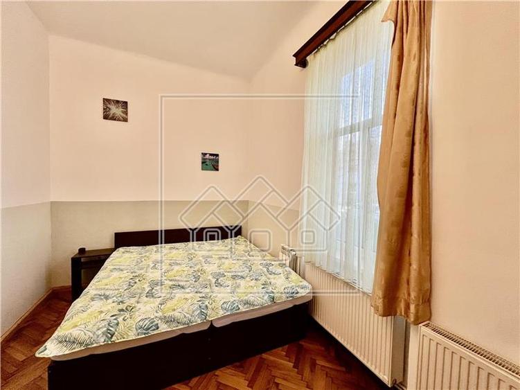 Apartament cu 3 camere nedecomandat în Central