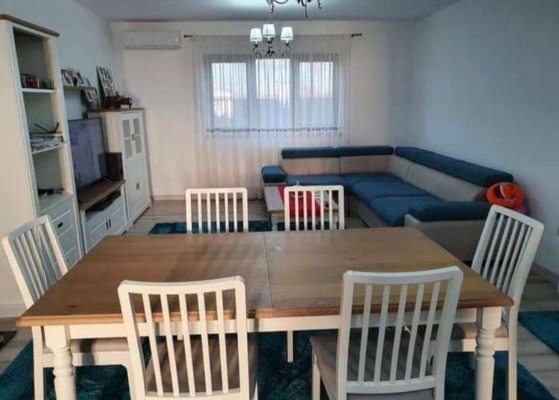 Casă individuală cu 4 camere cu Garaj în Central