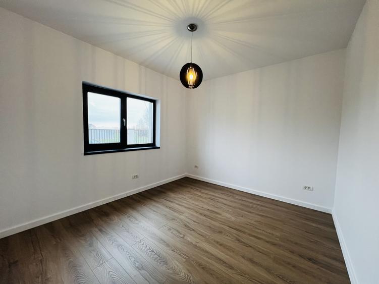 Duplex cu 5 camere cu Canalizare în Dumbrăvița