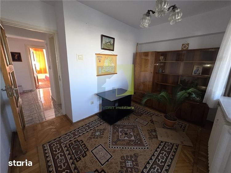 Apartament cu 3 camere decomandat în Ultracentral