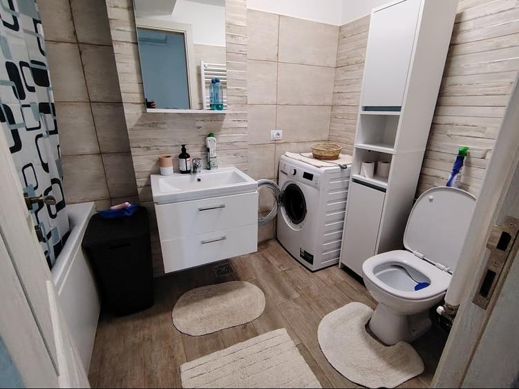 Apartament cu 3 camere decomandat, mobilat în Valea Adâncă