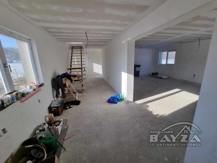Casă individuală cu 5 camere cu Teren 1200 Mp în Rus
