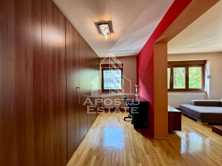 Apartament cu 4 camere decomandat, mobilat în Medicină
