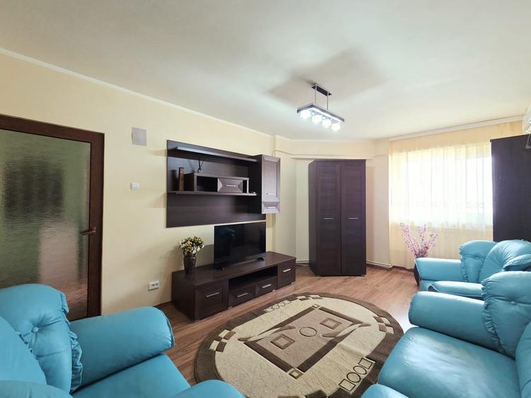 Apartament cu 3 camere decomandat, mobilat în Piața Centrală